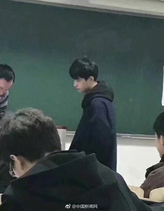 湖南大學(xué)新聘的副教授 竟是90后高顏值小鮮肉