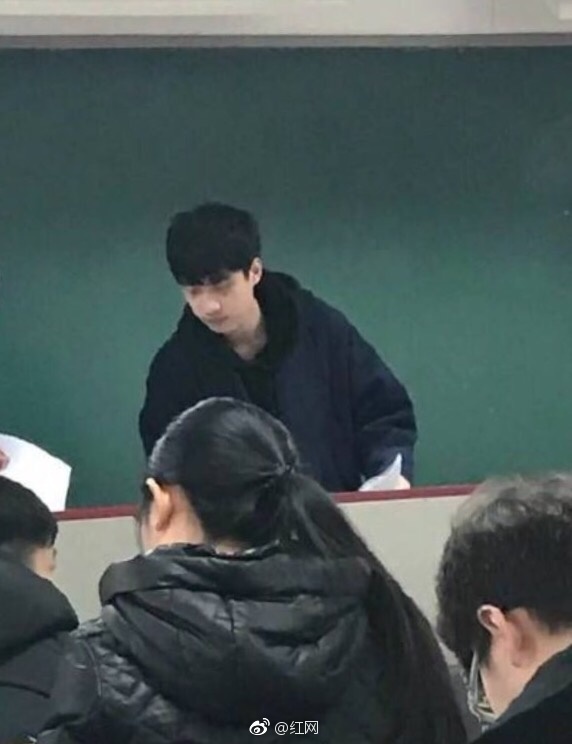 湖南大學(xué)新聘的副教授 竟是90后高顏值小鮮肉