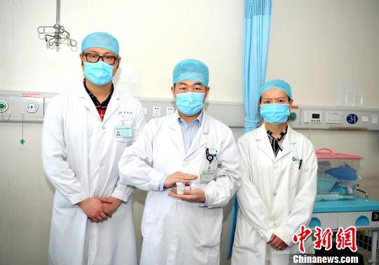 夏穗生教授捐出的角膜 同濟醫(yī)院供圖 攝 夏穗生教授捐出的角膜 同濟醫(yī)院供圖 攝